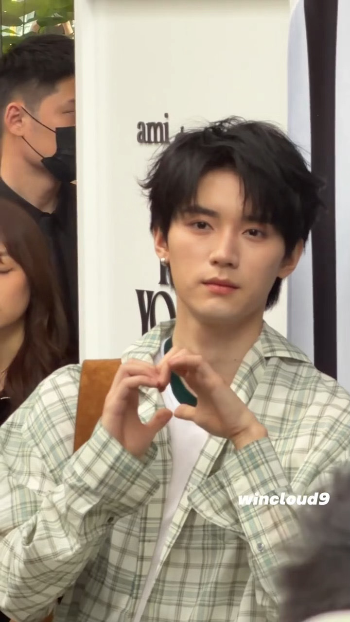 我拍的清爽学长周翊然这个周翊然就这么帅的轻轻松松！好清爽好干净