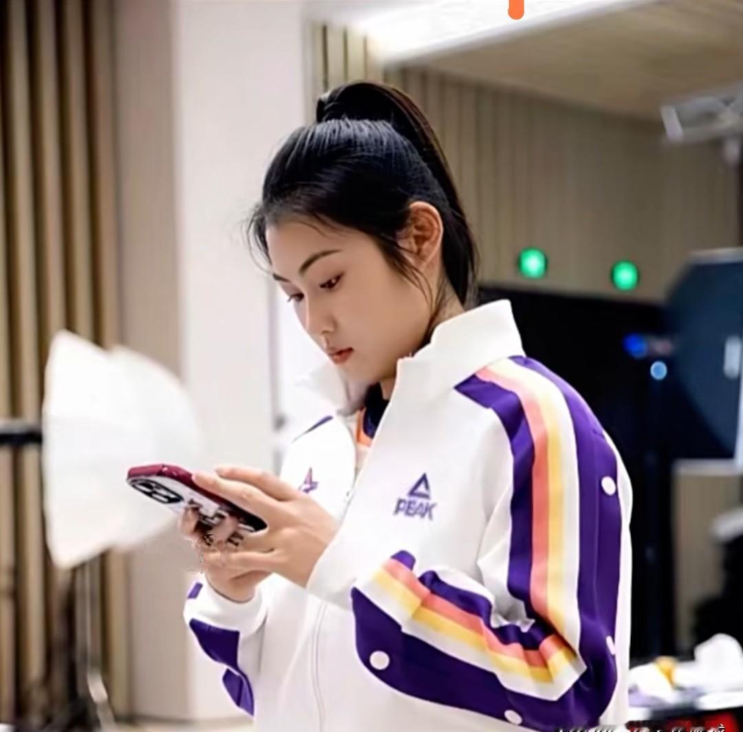 李月汝养伤，王思雨扛起组织，刘禹彤篮下硬刚，李梦打不了全场但关键球从不手软，杨舒