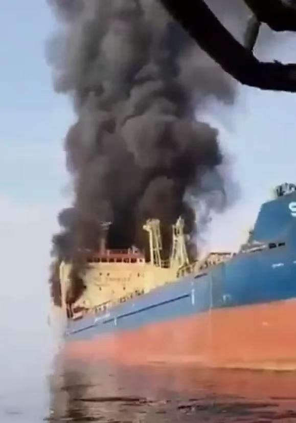 伊朗打击“非法油轮”，是打了乌龙了吗？

美以突袭伊朗后，伊朗宣布封锁霍尔木兹海