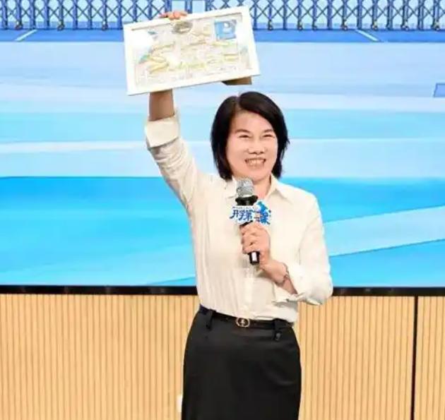 董明珠出其不意！格力技校小卖部当场被叫停。

事情发生在10月19日，地点是珠海
