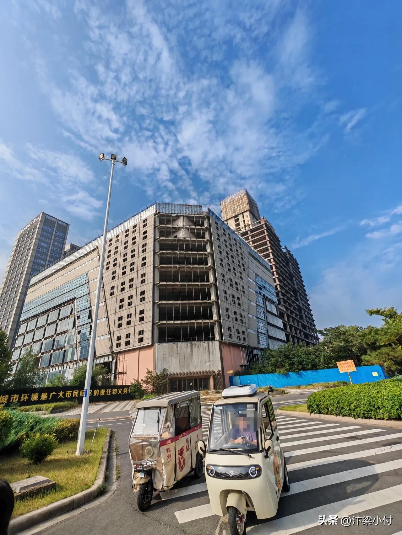 开封西区，这栋尚未完工，但看起来很气派的建筑，您能看得出来这是哪？是干什么用的吗