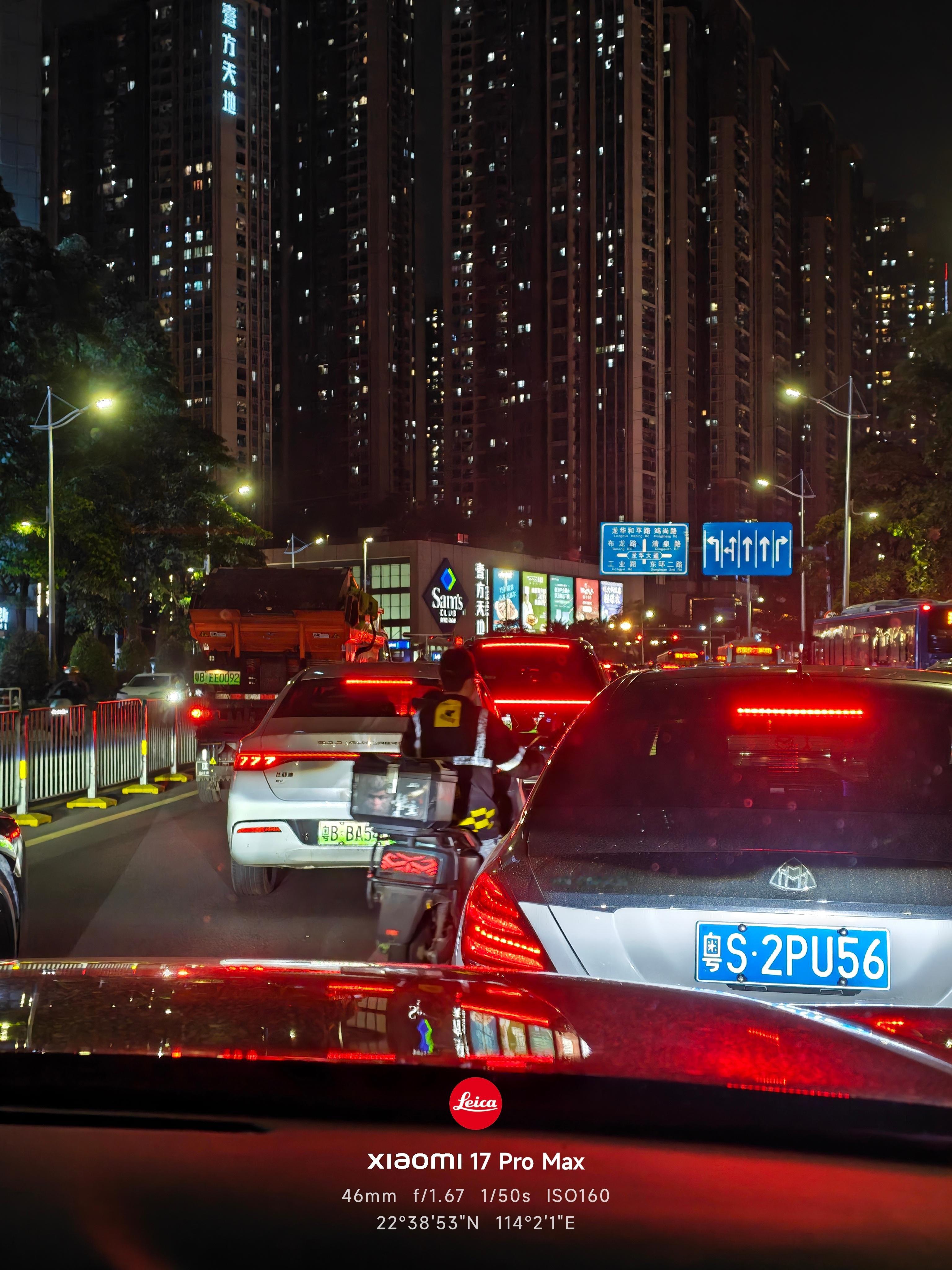 整个深圳最堵的地方，龙华壹方天地。附近还在修地铁，有些路都封了。 深圳·鸿荣源·