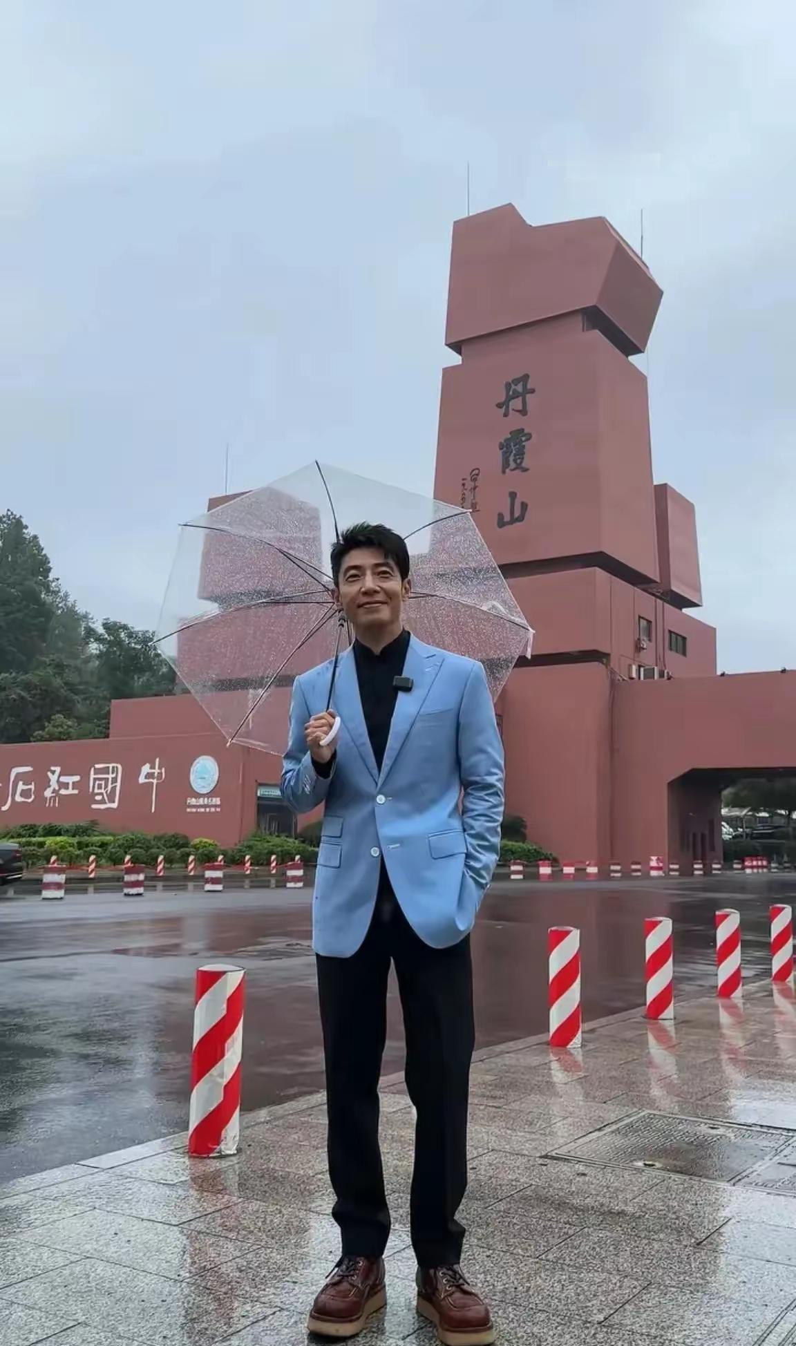 撒贝宁又输出文旅封神金句！
在韶关丹霞山活动现场，被要求推介景区，他直接来了一句