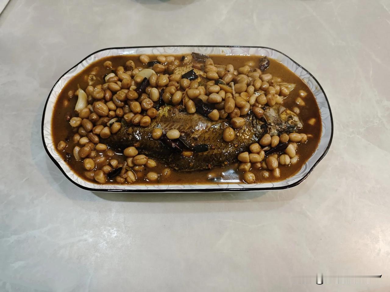 生活中我是比较喜欢做菜的，我对象从不做菜，所以家里的菜都是由我来做的。我对美食类