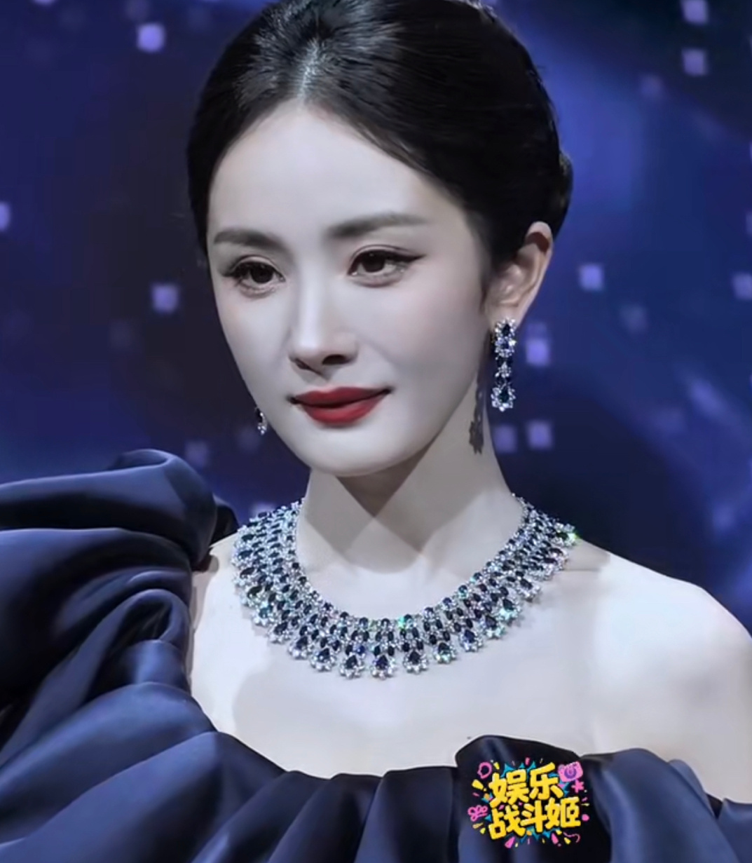 杨幂微博之夜红毯竖屏直拍，女王陛下！状态美得爆！
