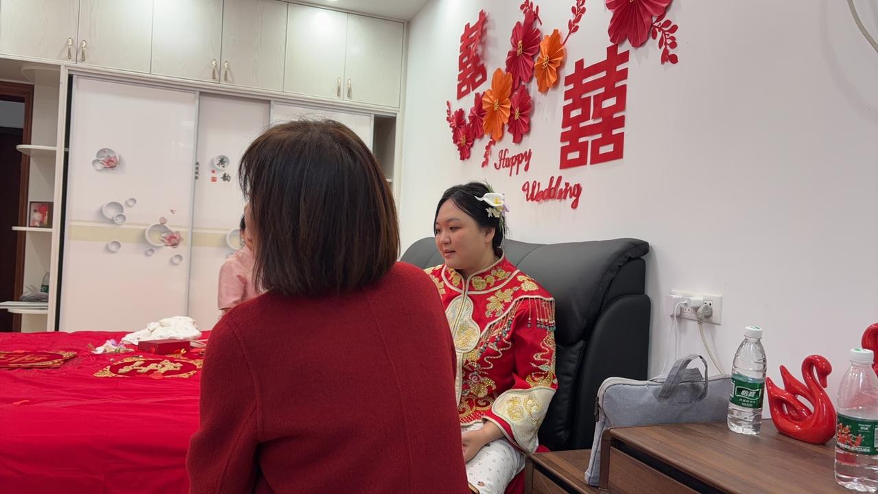 女儿出嫁的今天，我哭了。不是因为舍不得，而是因为她……

今天，女儿出嫁。

我