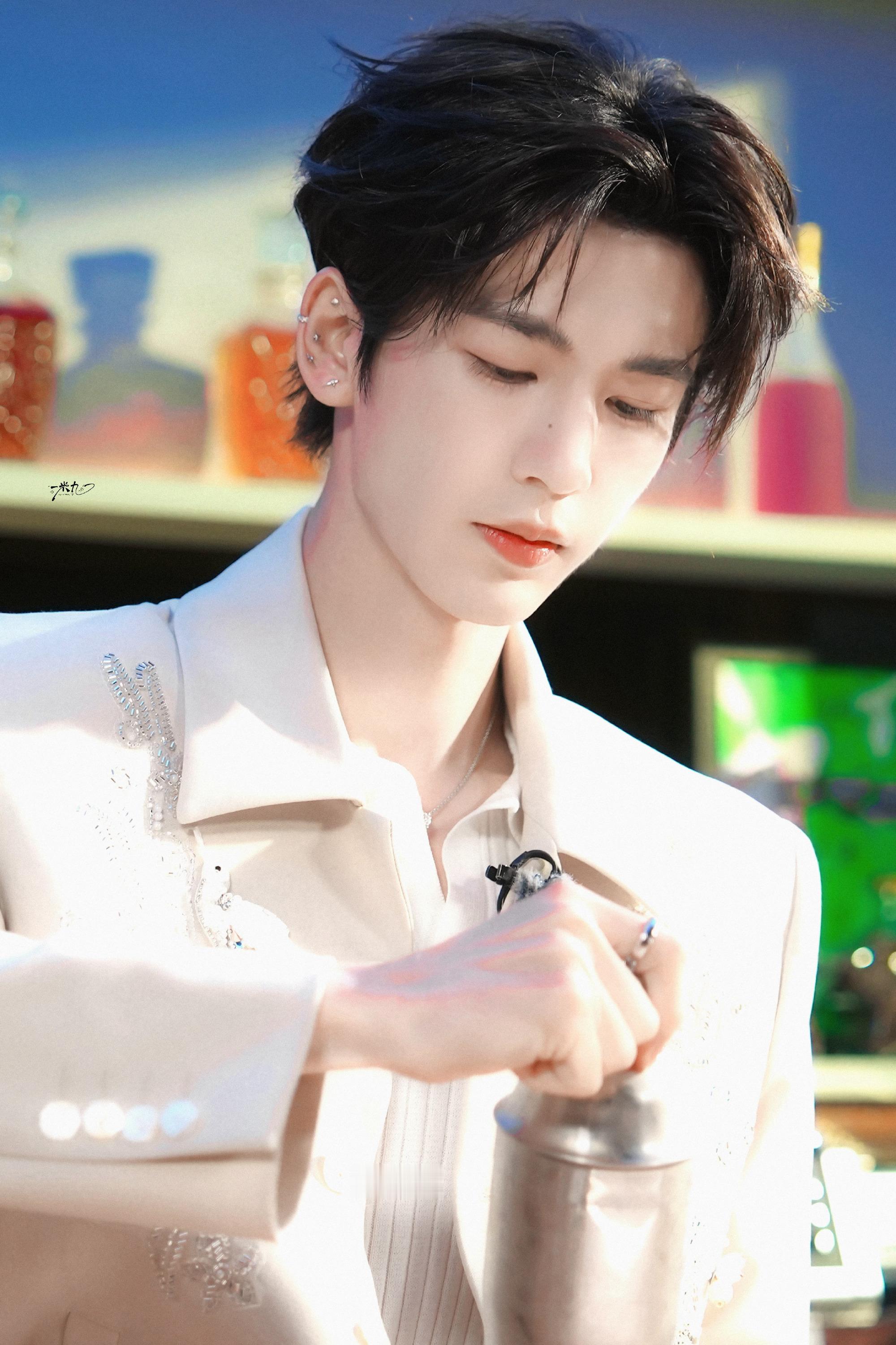 张凌赫  zlh张凌赫慕容清峄 zlh张凌赫这一秒过火 ♡*·你说时间暂停 于是