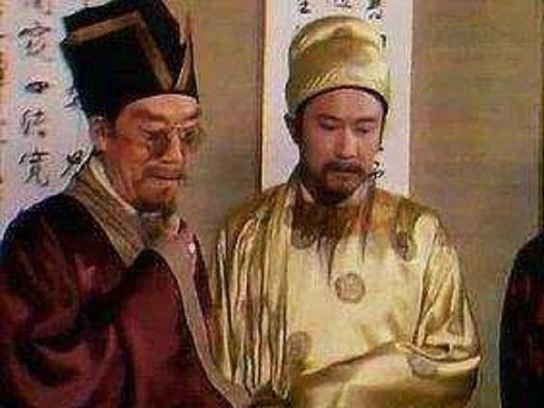 贾政为什么能够当家荣国府?因为贾赦不愿当家呗。
像荣国府这样的大家族，想当家的当