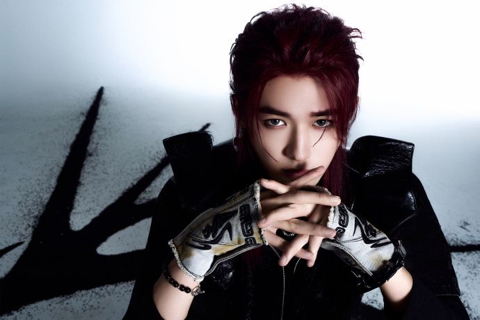 宋亚轩红色长发夯爆了 