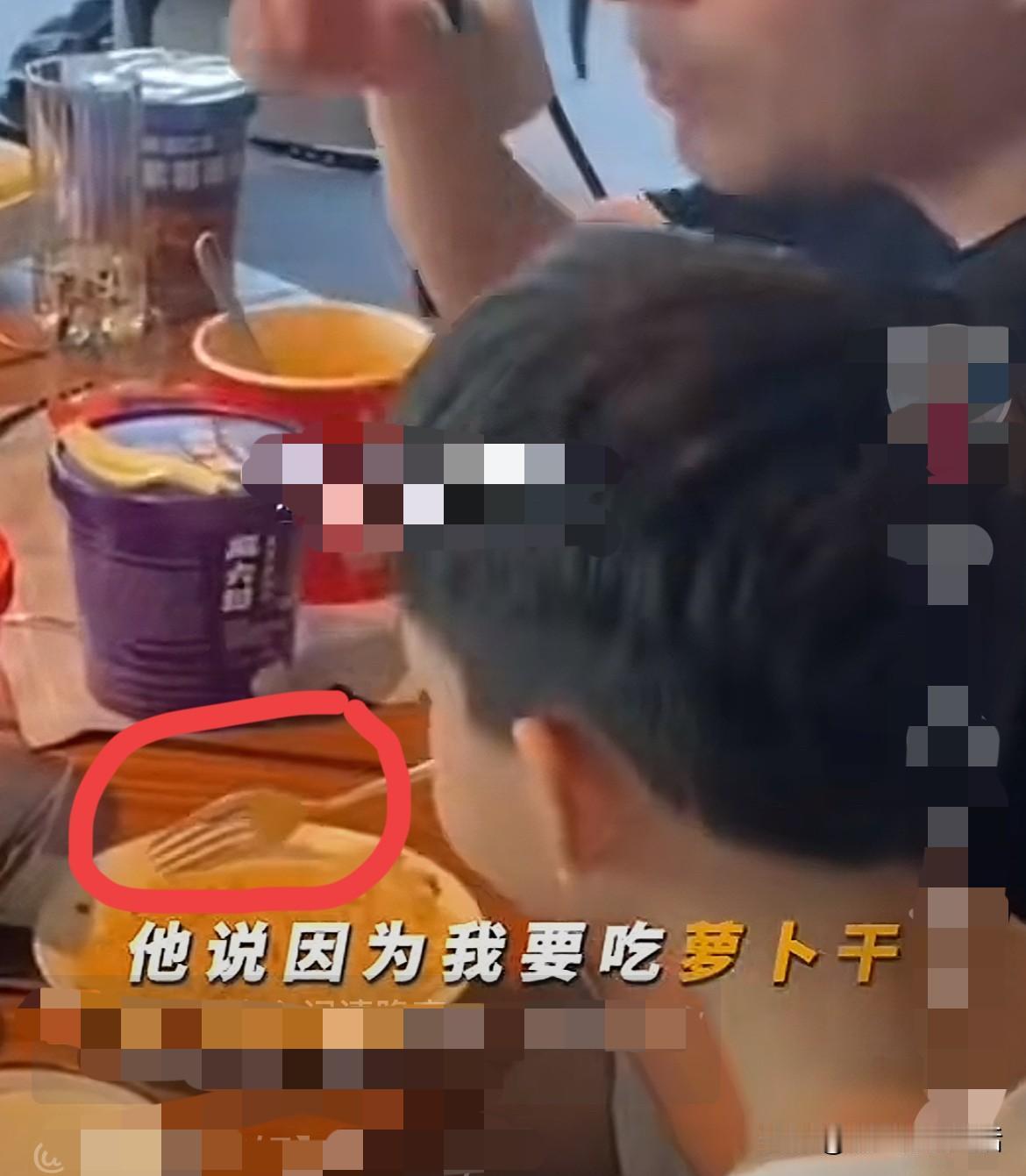 万万想不到，大S儿子的儿童节礼物——狂吃萝卜干，打小工赚大钱！

“都已经3千单