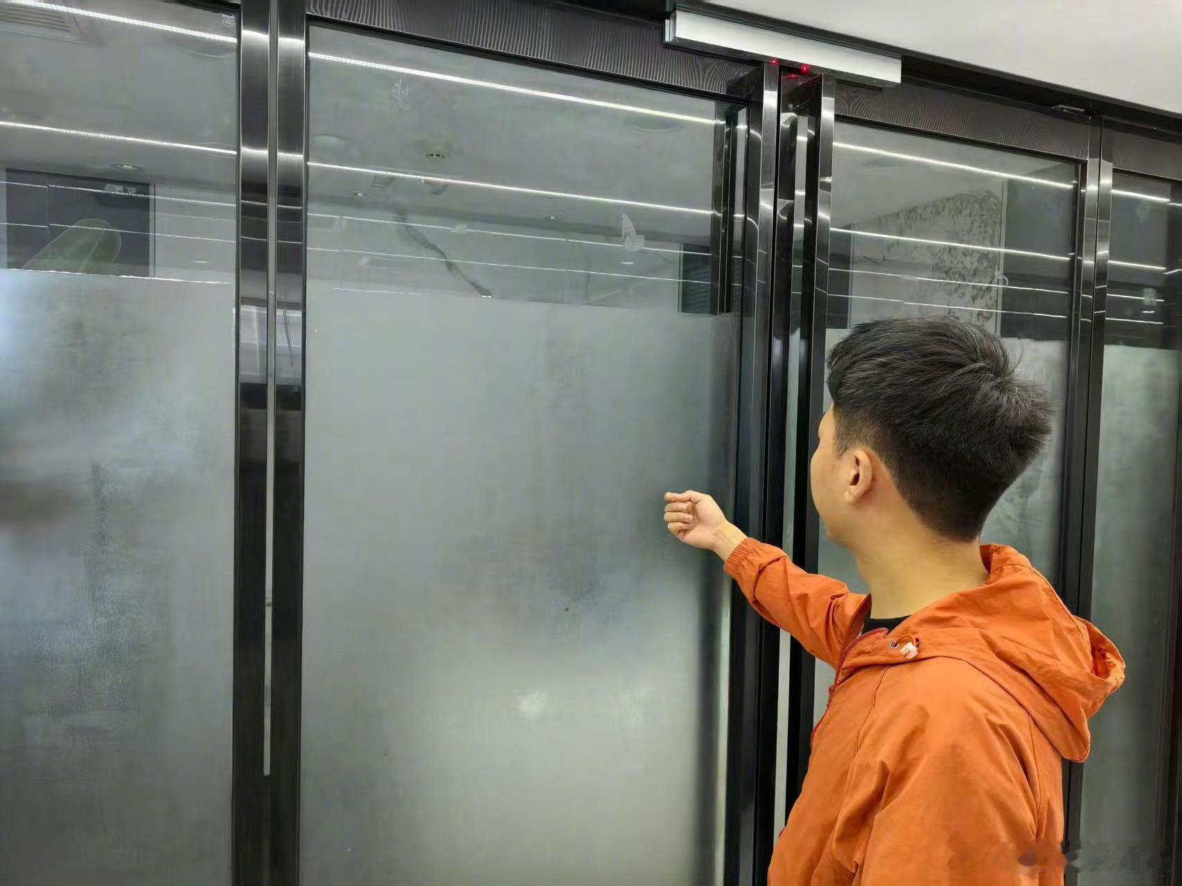 西安一公司通知放假后一夜搬空好消息：放假了！以后不用上班咯坏消息：工资没发