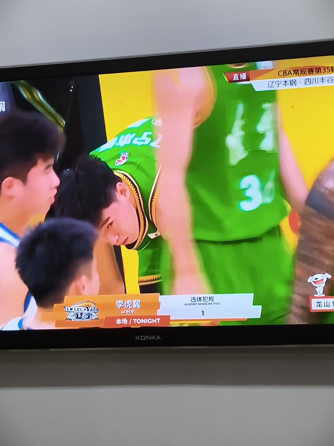 昨晚，CBA第35轮辽宁男篮迎战四川丰谷酒业，场上形势一边倒，辽宁的板凳队员悉数