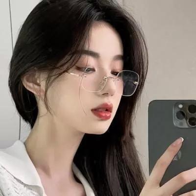 复古眼镜女孩自拍，优雅又迷人💄✨眼镜系美女 知性眼镜少女 戴眼镜女孩 斯文眼镜