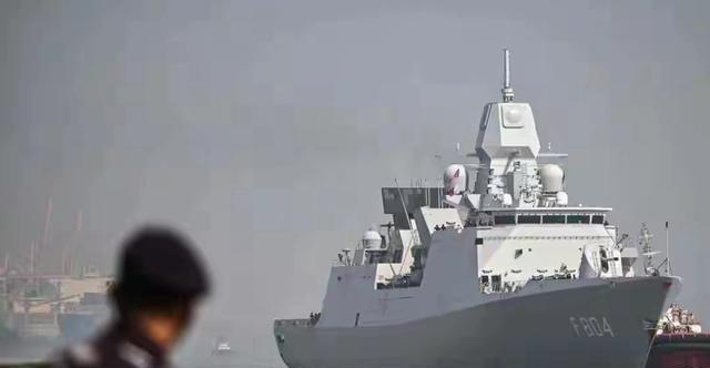 荷兰舰长做梦也想不到，当初的＂看一眼就走＂，竟是我们的＂计中计＂！
事情得从20