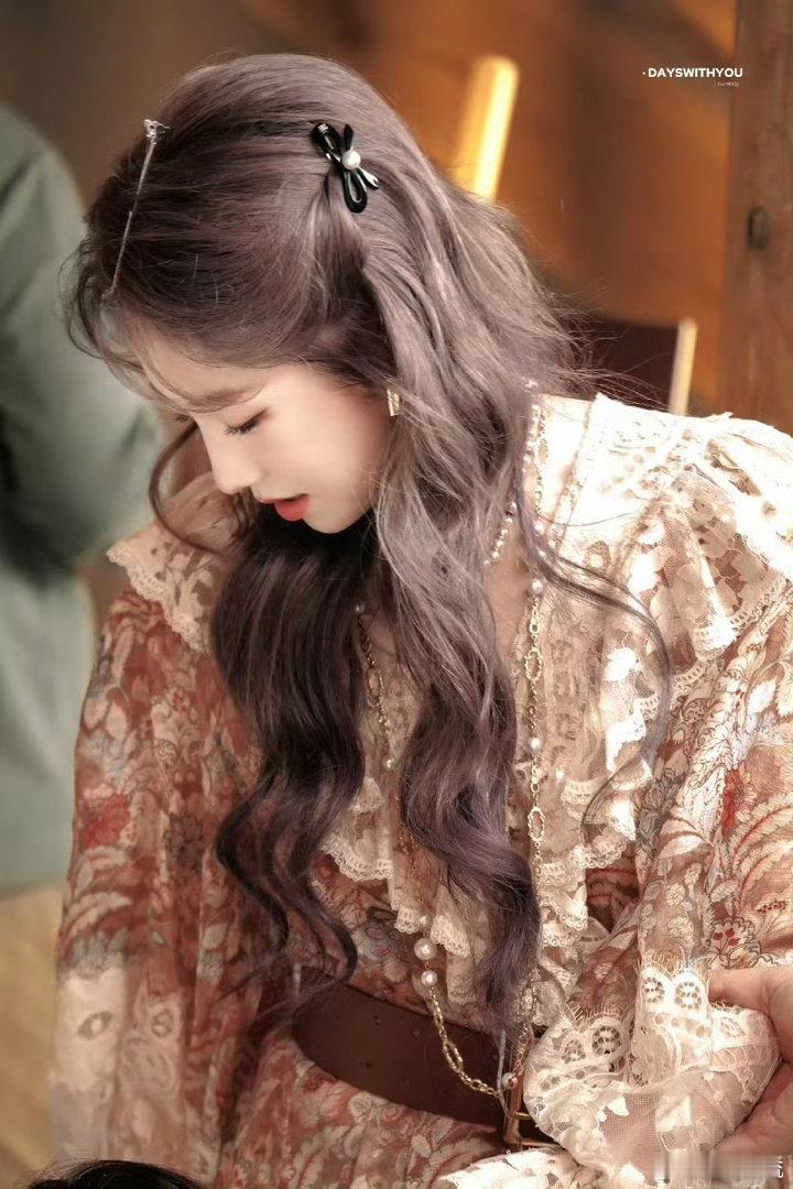 孟美岐真的重新出发了孟美岐重新出发 合约到期不续约，首个活动惊艳亮相！从C位到独