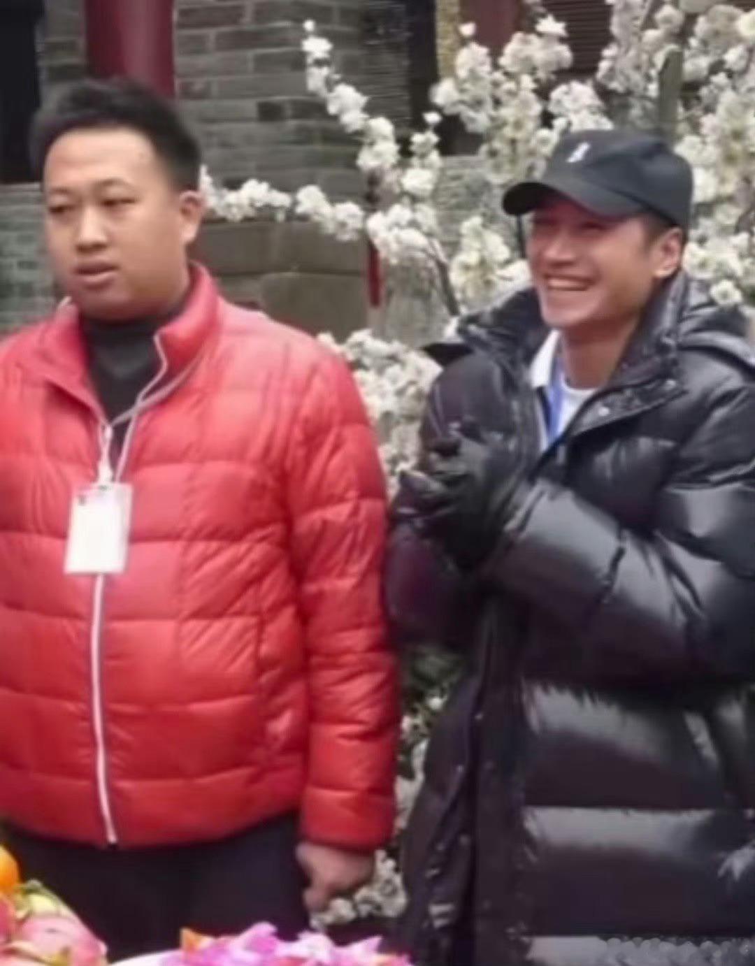 许你于晟 偷穿红衣只为嫁你一次哦买嘎[泪奔] ​​​
