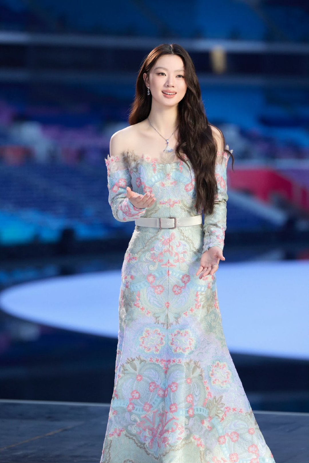 四年从未看过的单依纯舞台终于等到这个舞台，单依纯的演唱太稳了，细腻的转音和共情力