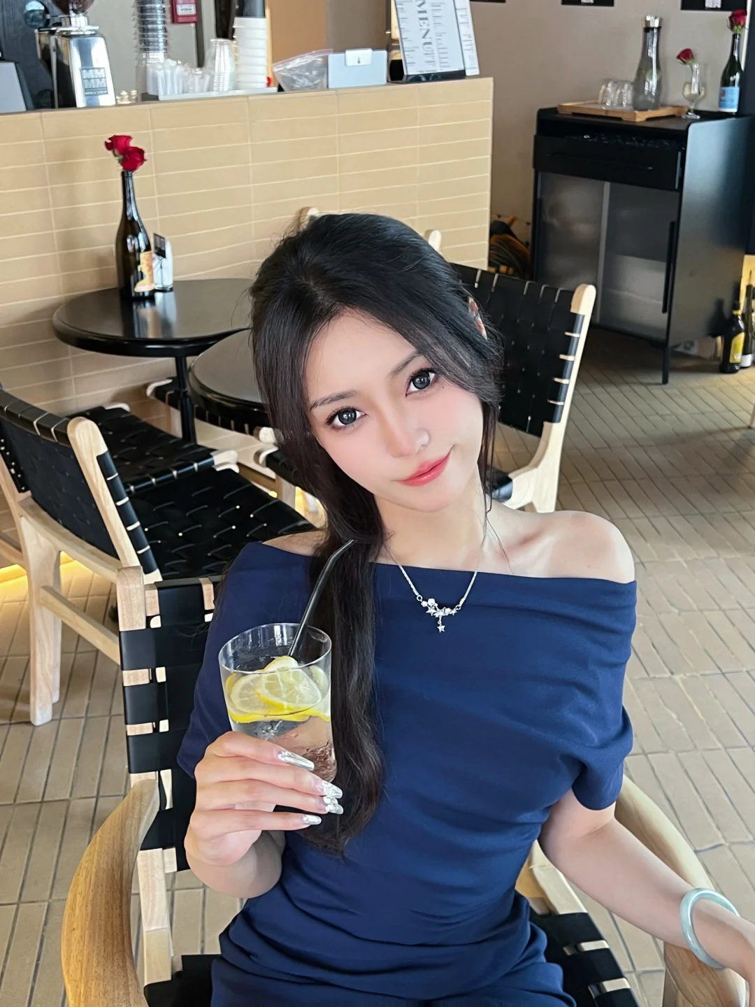 姐姐 我摔倒了