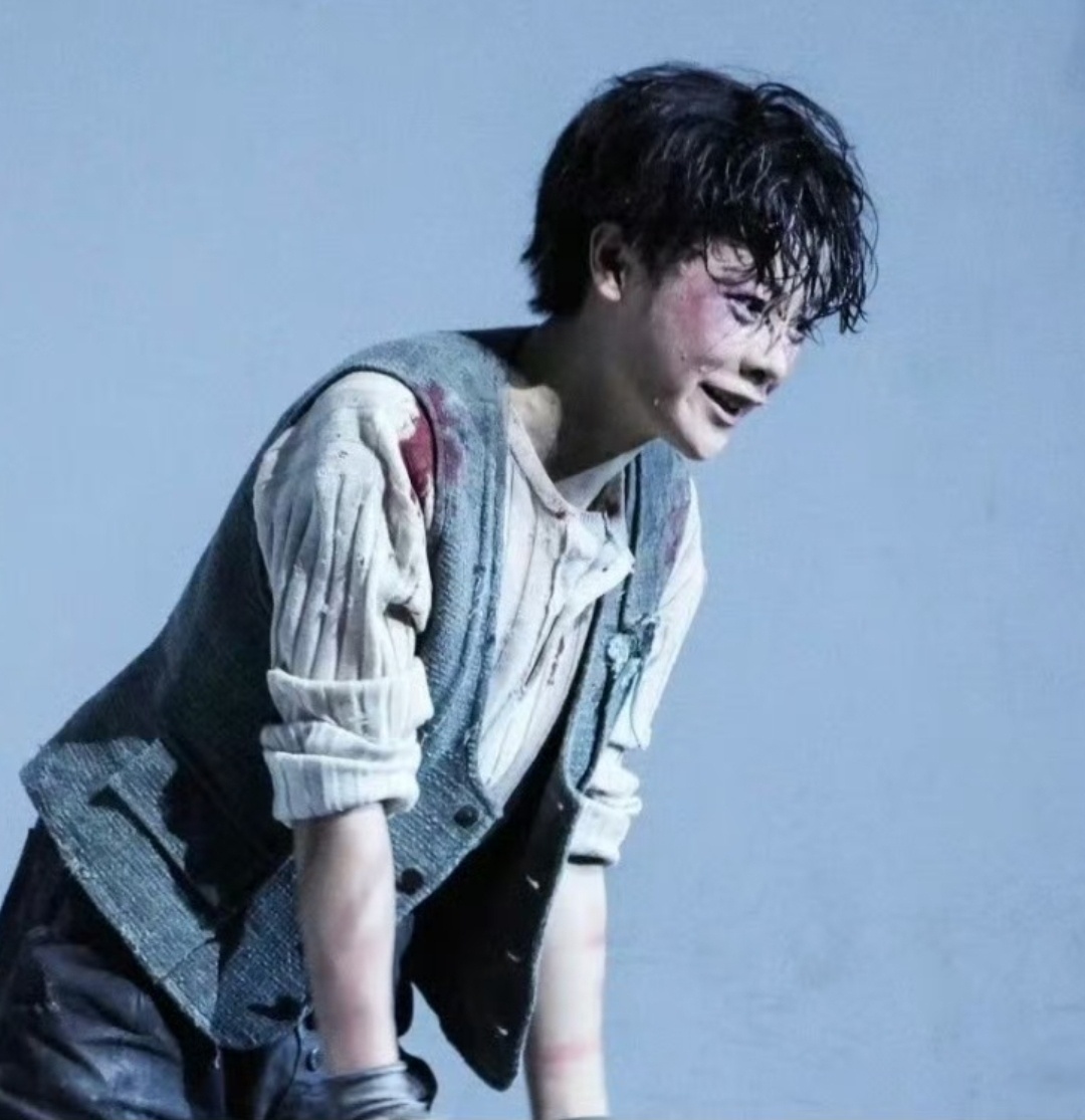 陈丽君晋升副主任陈丽君也算是熬出来了！1992年出生，正式出任浙江小百花越剧院艺