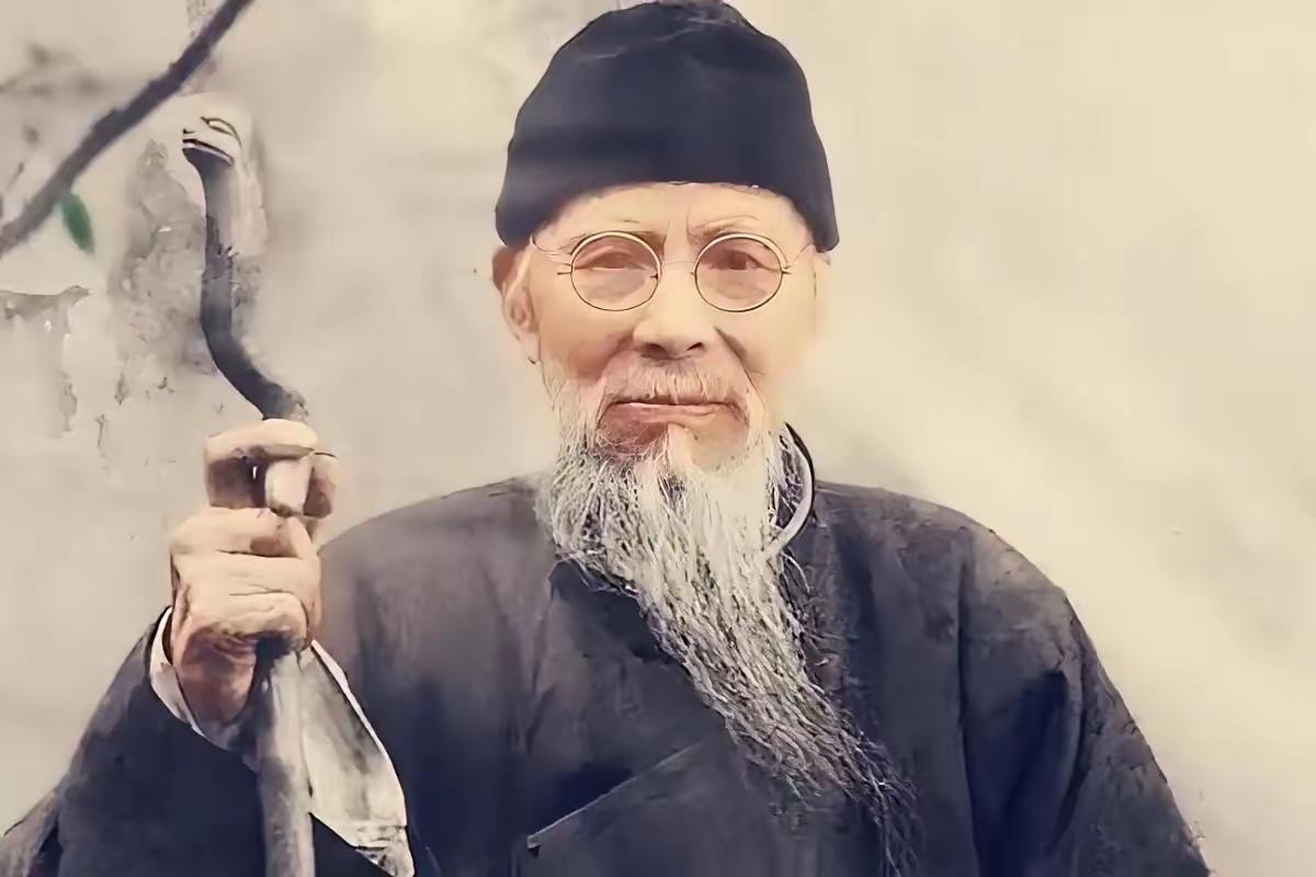 1926年，齐白石想要找一个看门人。1个老太监求上门：“老奴不要工钱，管吃住就行