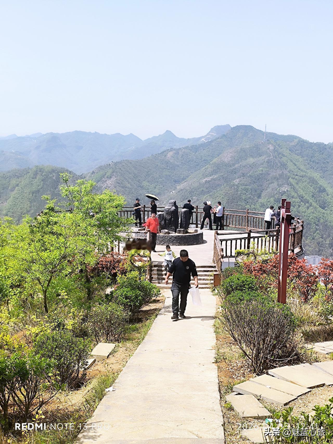 清明小长假，为一睹秦楚河汉界的风采，我从西安去了在陕南的白河县，竟然跑了两次纱帽