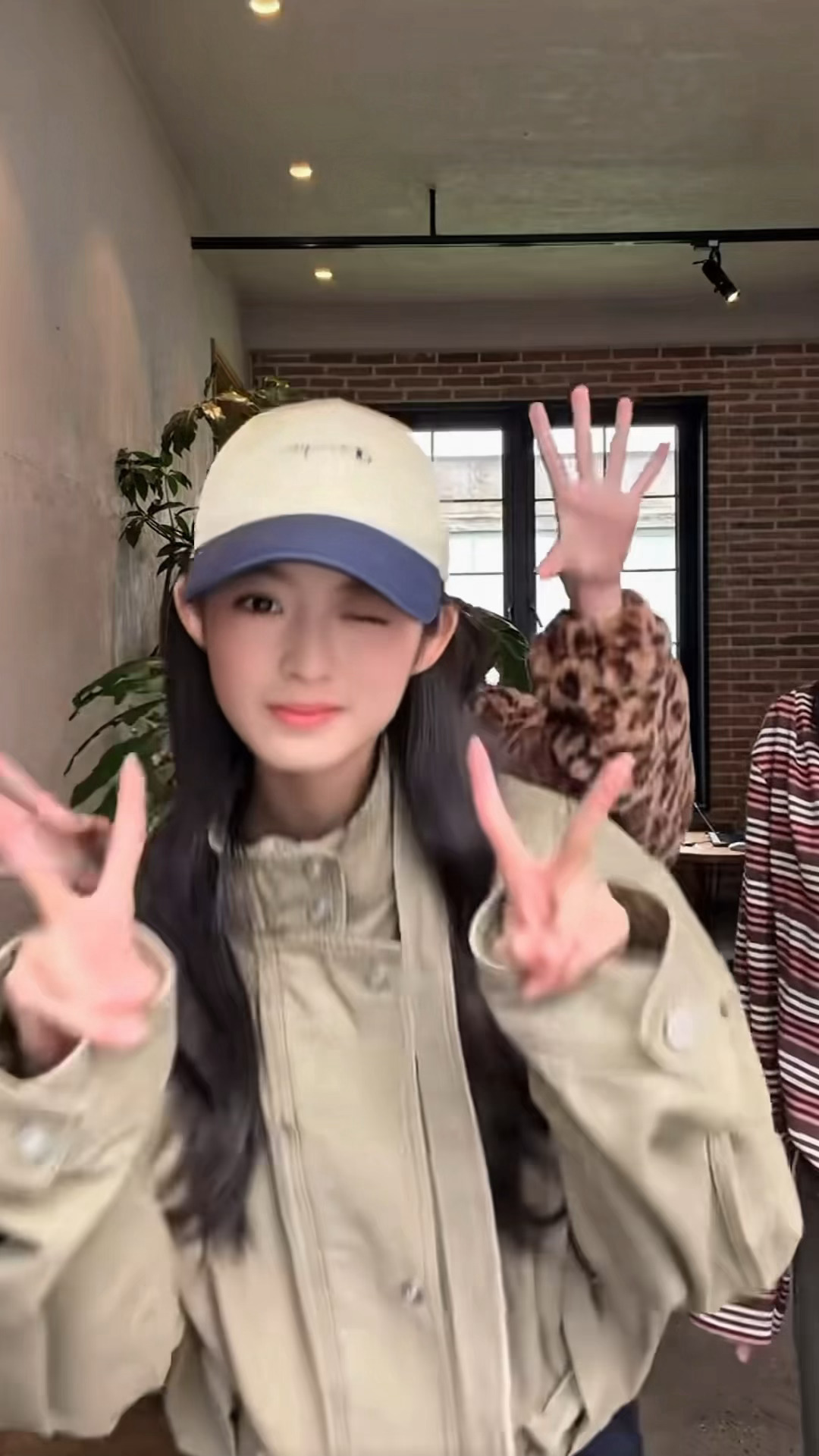 黄杨钿甜 最萌小树杈✌🏻周五快乐😽😽