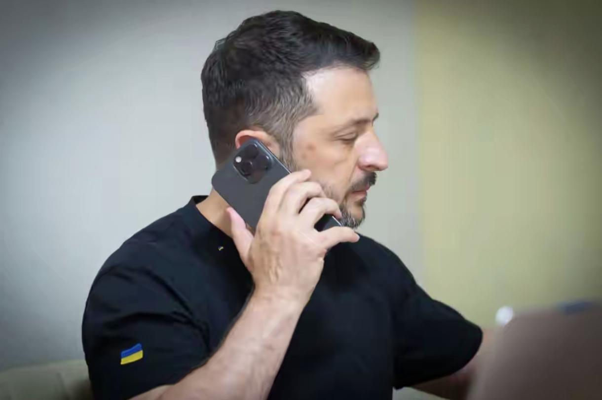 当地时间12月25号，乌克兰总统泽连斯基那头又有了新动静，他宣称和特朗普派来的特