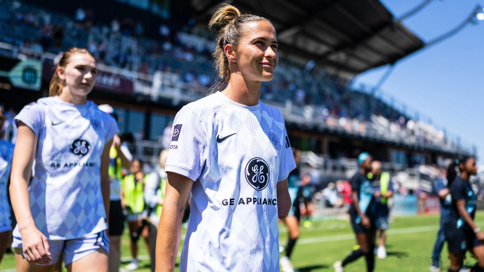 西洋历史文化鱼缸 非常励志的美国女足运动员卡森·皮克特（Carson Picke