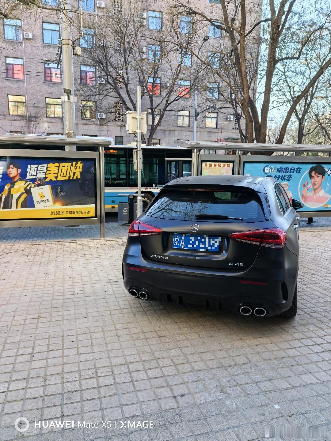 熏黑的小奔是真的帅。 