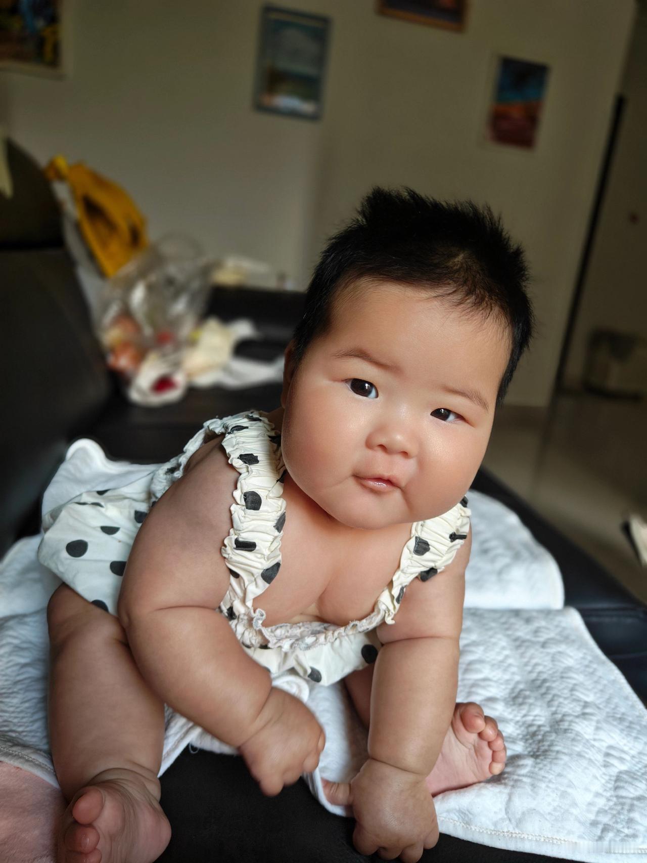 人类幼崽越养越可爱 宝宝能有多治愈 软fufu的小baby 与婴儿互动 有肉感的