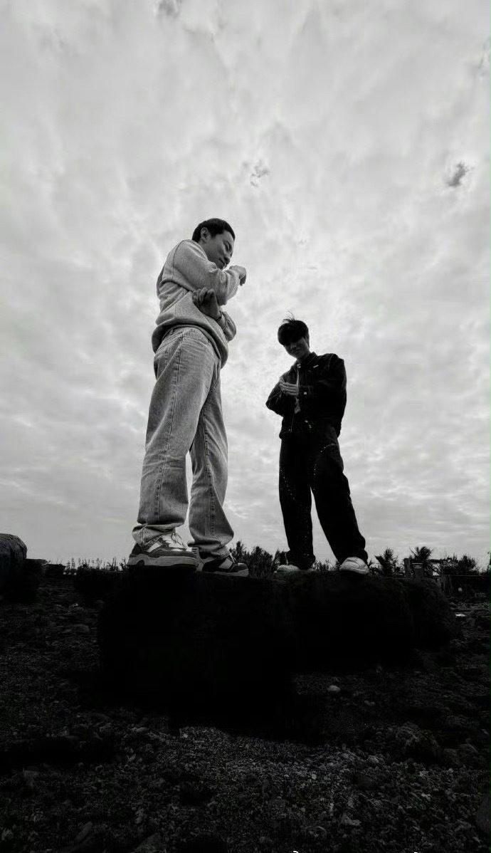 沈月拍出了徐志胜人生照片徐志胜也有老钱风的时候，这两张是真好看帅！ 