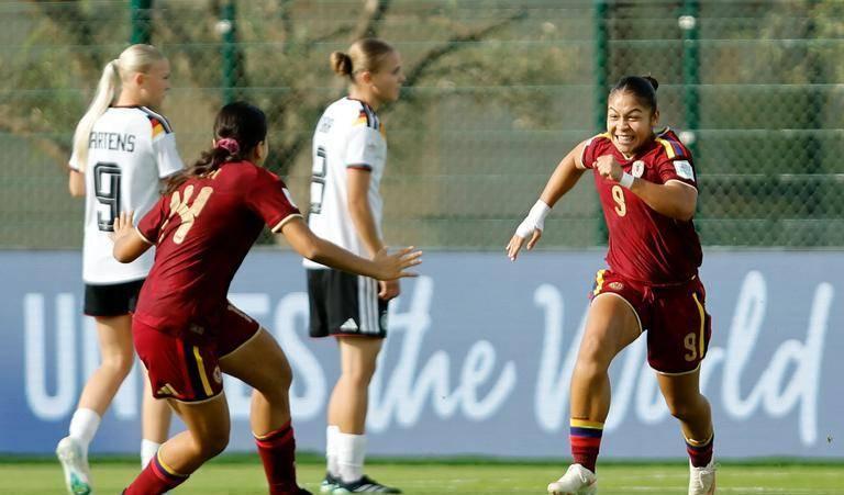 这一夜的U17女足世界杯，让全世界看清了什么是“乱世出英雄”。谁能想到，德国和阿