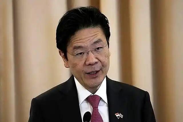 新加坡最大问题就是：新加坡的华裔认为他们不是中国人，可新加坡的印度裔认为他们所有