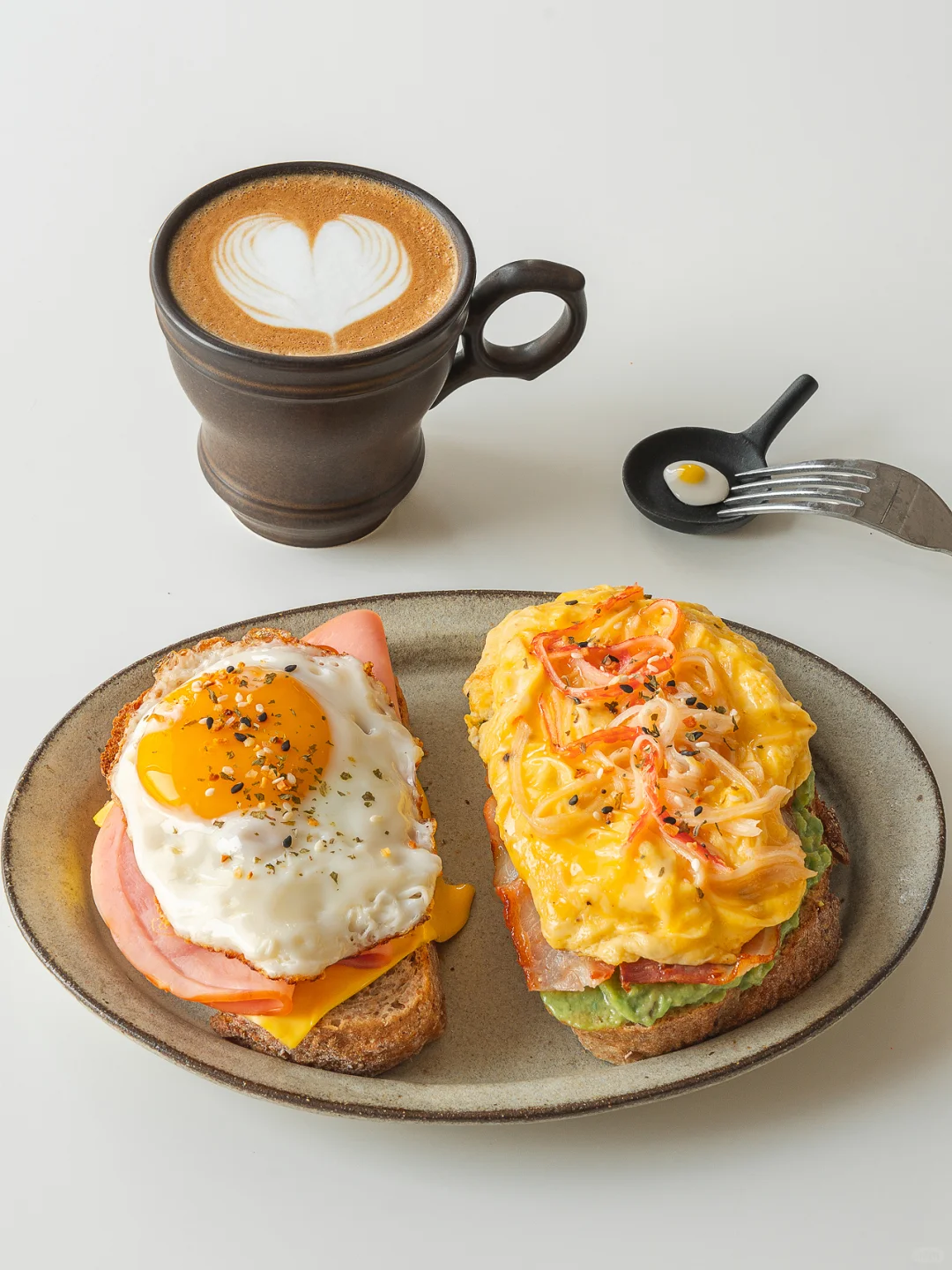 早餐brunch🍴煎蛋火腿&培根蟹柳滑蛋🥪