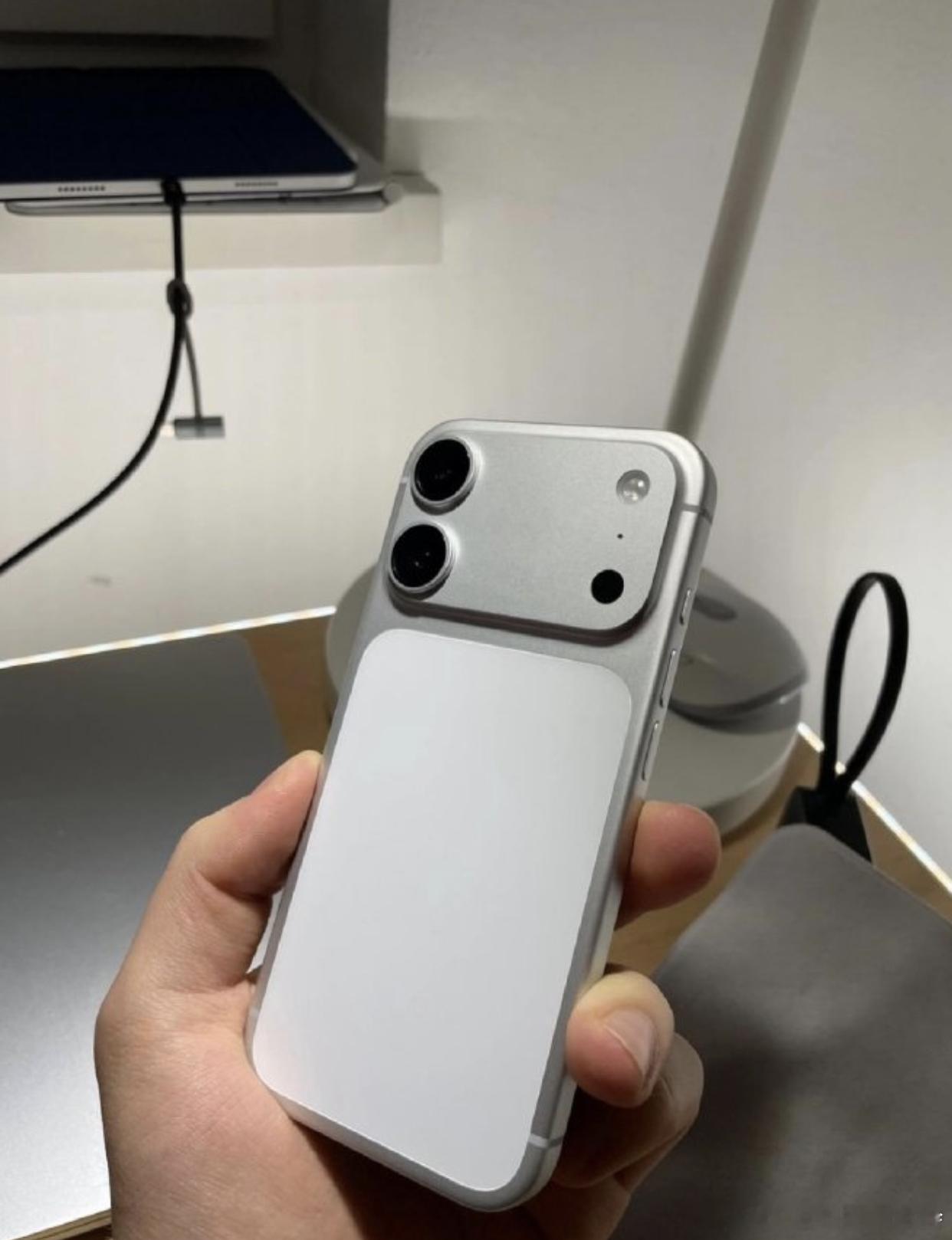 iPhone18标准版外观曝光iPhone 标准版的设计确实该有些变化了，毕竟这
