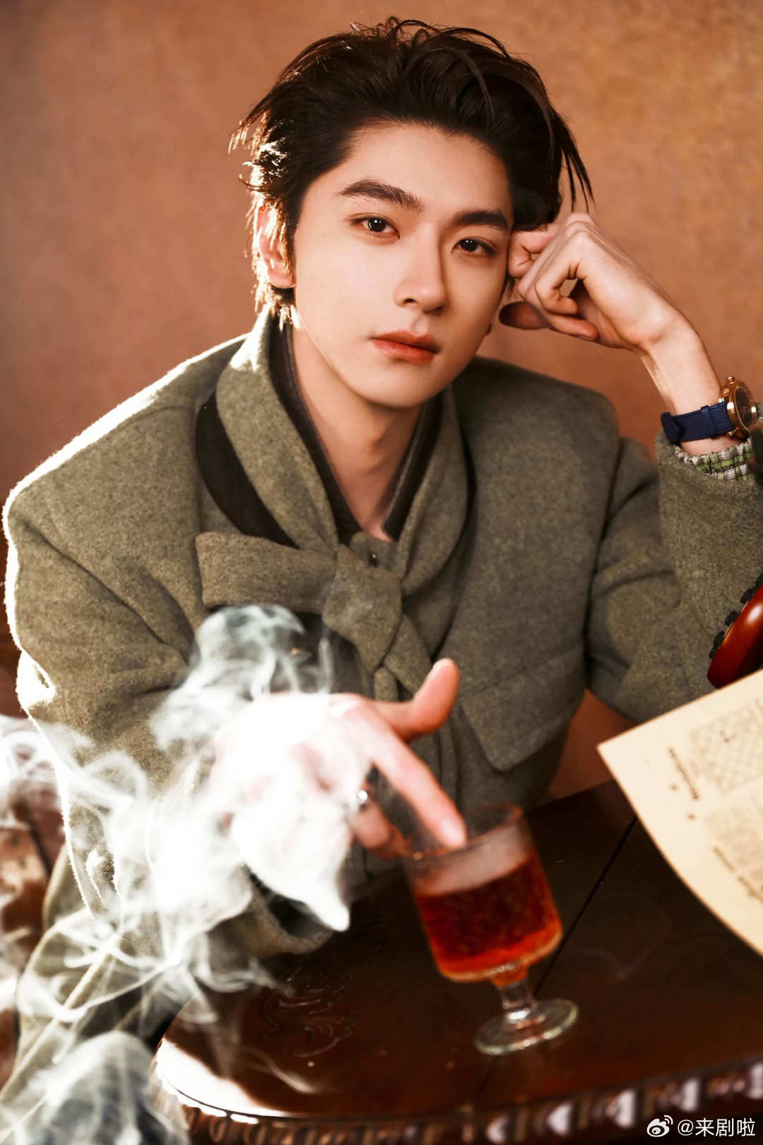 林一光明正大报班学唱歌看VOGUE盛典后台采访片段被林一戳中，被调侃私下学唱歌也