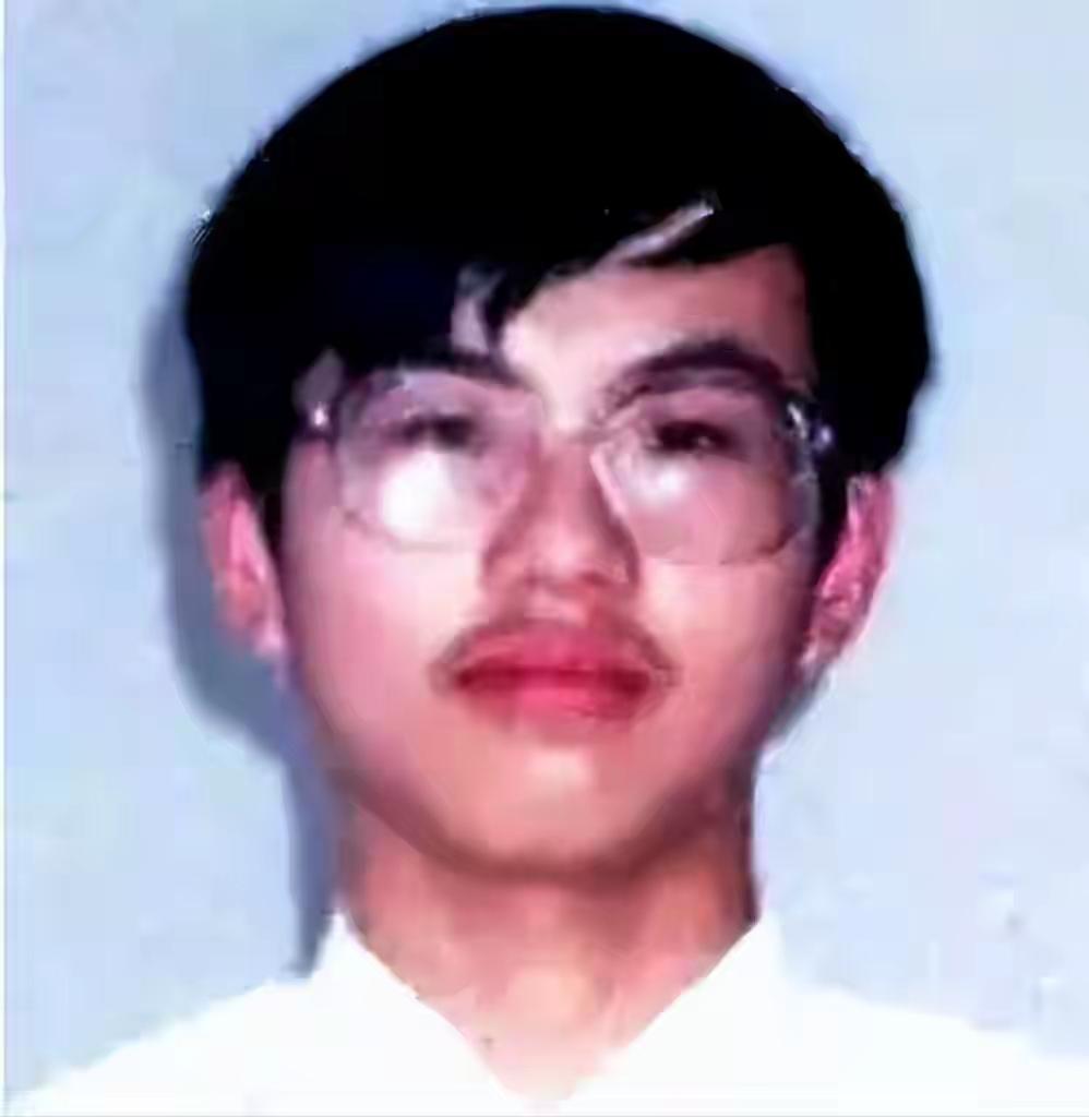 2000年，山东高考状元离奇失踪，副局父亲苦寻26年，如今怎样了?

1999年