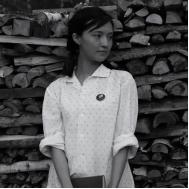 1977年，32岁女知青刘琦返城无望，嫁给一位农民。新婚之夜，她对丈夫说：“你对