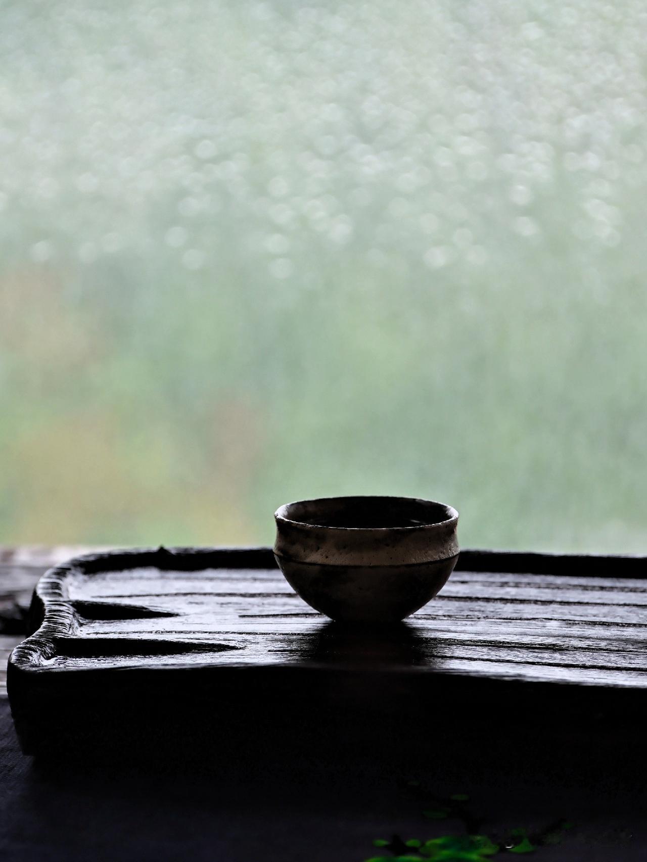 岁月匆匆，总有些温柔藏在过往里，不曾声张，却也从未消散。
曾以真心赴一场毕生的相