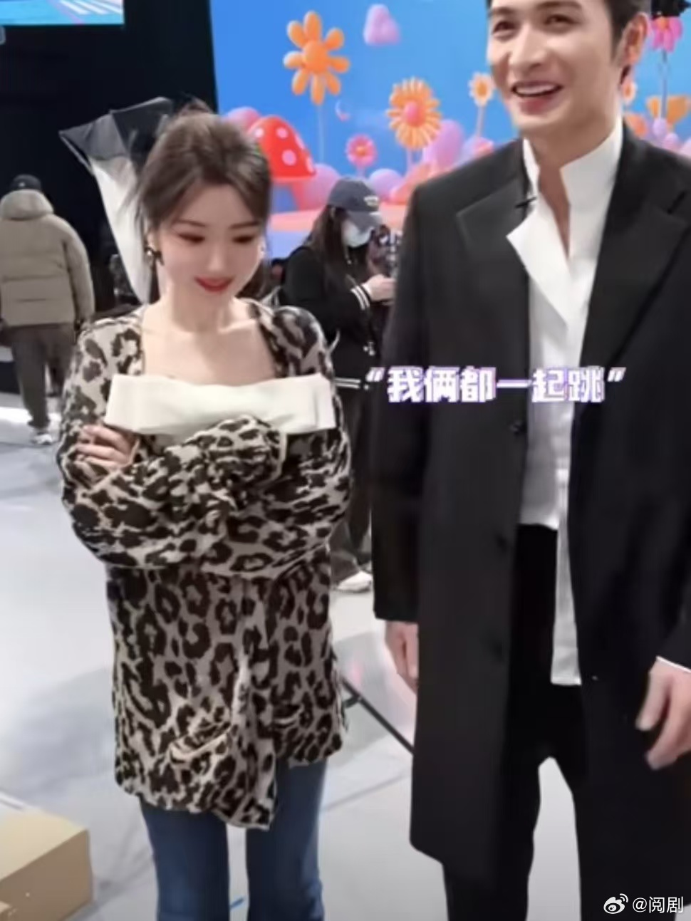 张彬彬毛晓彤hi6身高差好甜张彬彬毛晓彤打卡hi6好六街 这对组合的身高差太治愈