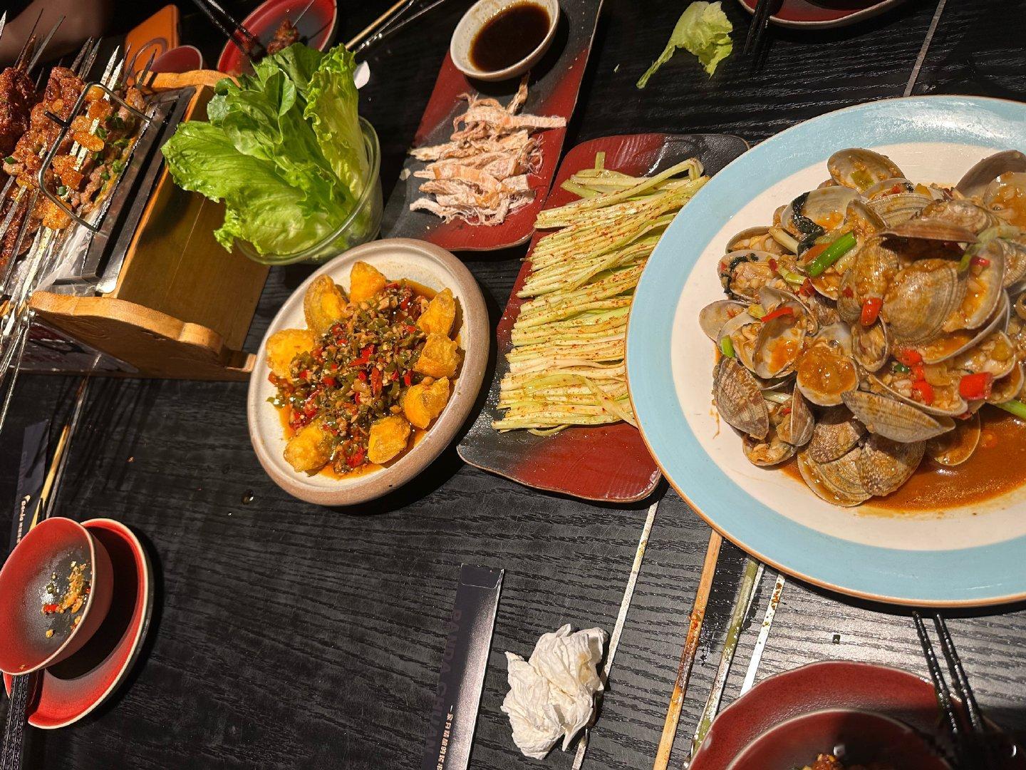 庆祝什么我也不知道，浅吃一波烧烤。 长沙·熊猫烤串(悠游小镇店)