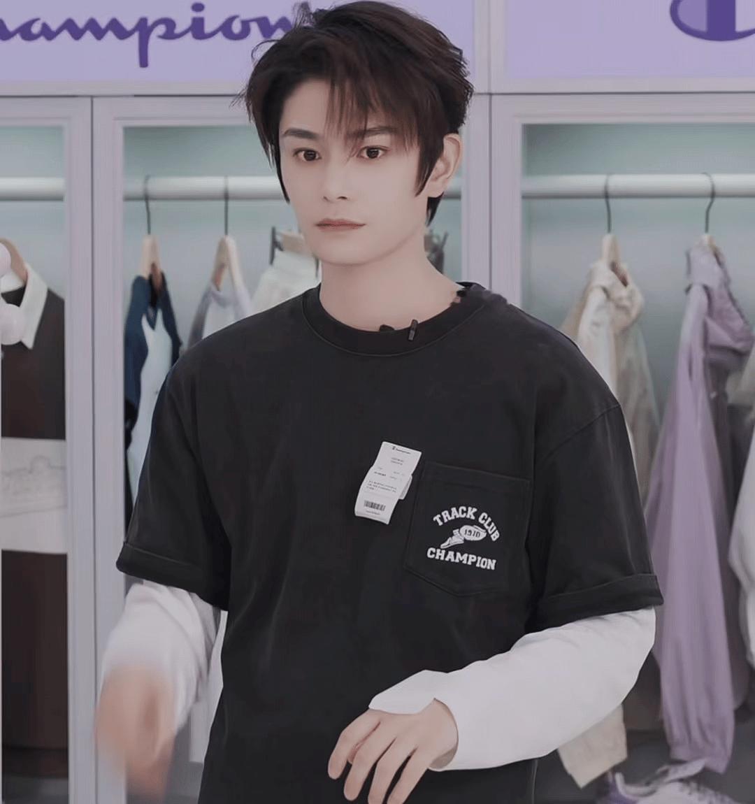 今晚丁禹兮直播状态来了呀！青春男大太帅了啊！丁禹兮美式男大转场