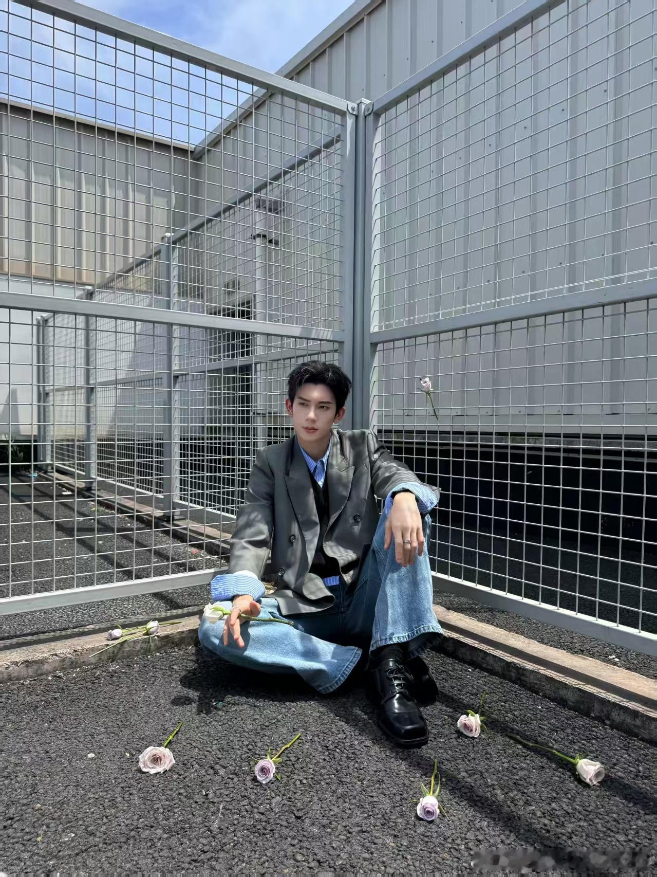 林沐然身材比例林沐然现代装 林沐然现代装造型太抢眼，183身高搭配极品比例，长西