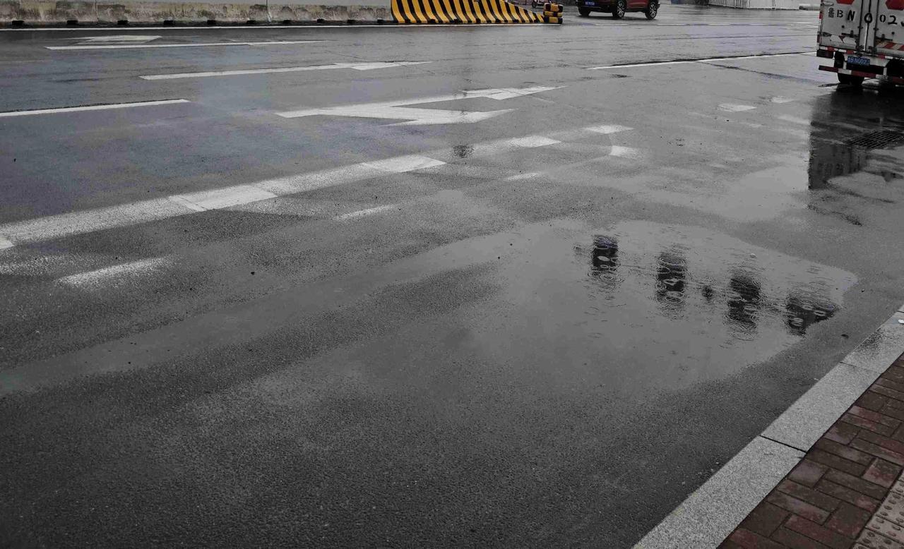 我的今日状态：😁轻松愉快
我这里的天气：🌧下雨