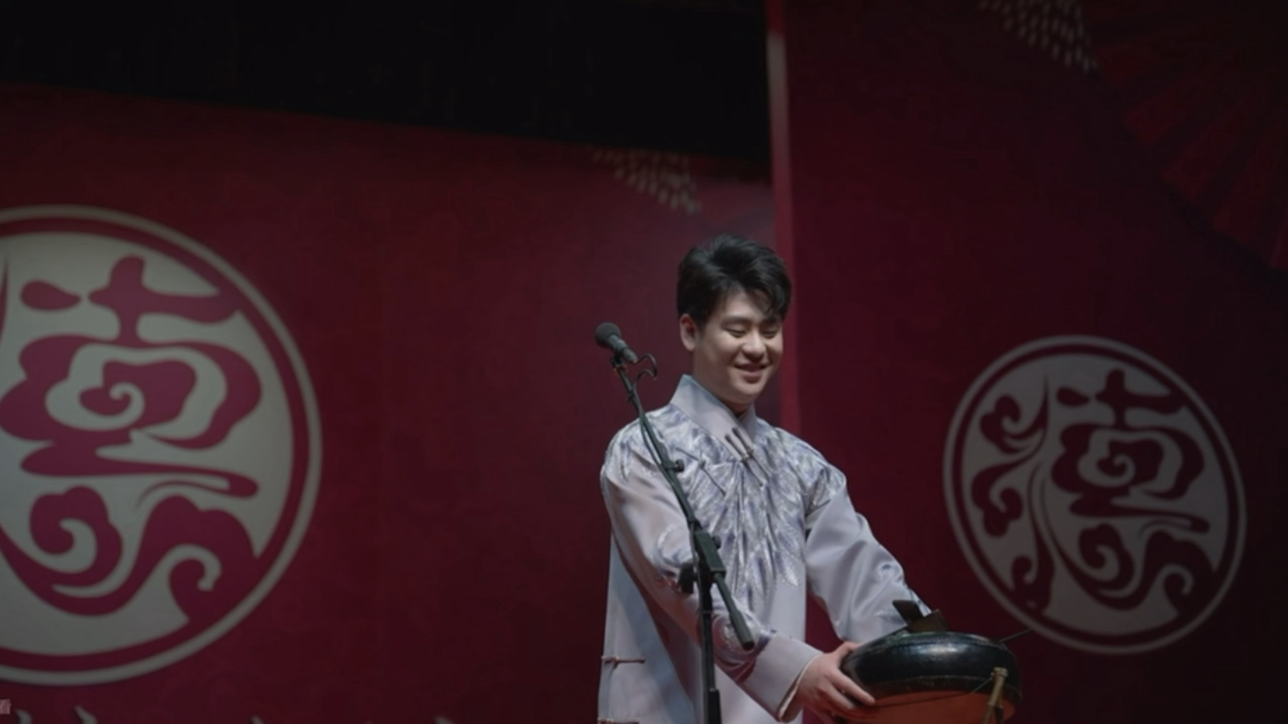 哎呀 这里你们懂么 这里的笑就有种“好了听到了 安静看你男人争气嗷” ​​​