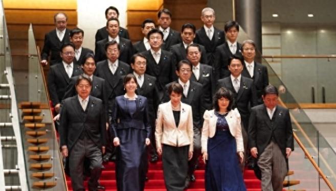 稀土断供重压之下，日本政客叫嚣拥核，民众直接上街反对

东京街头的工厂最近日子格