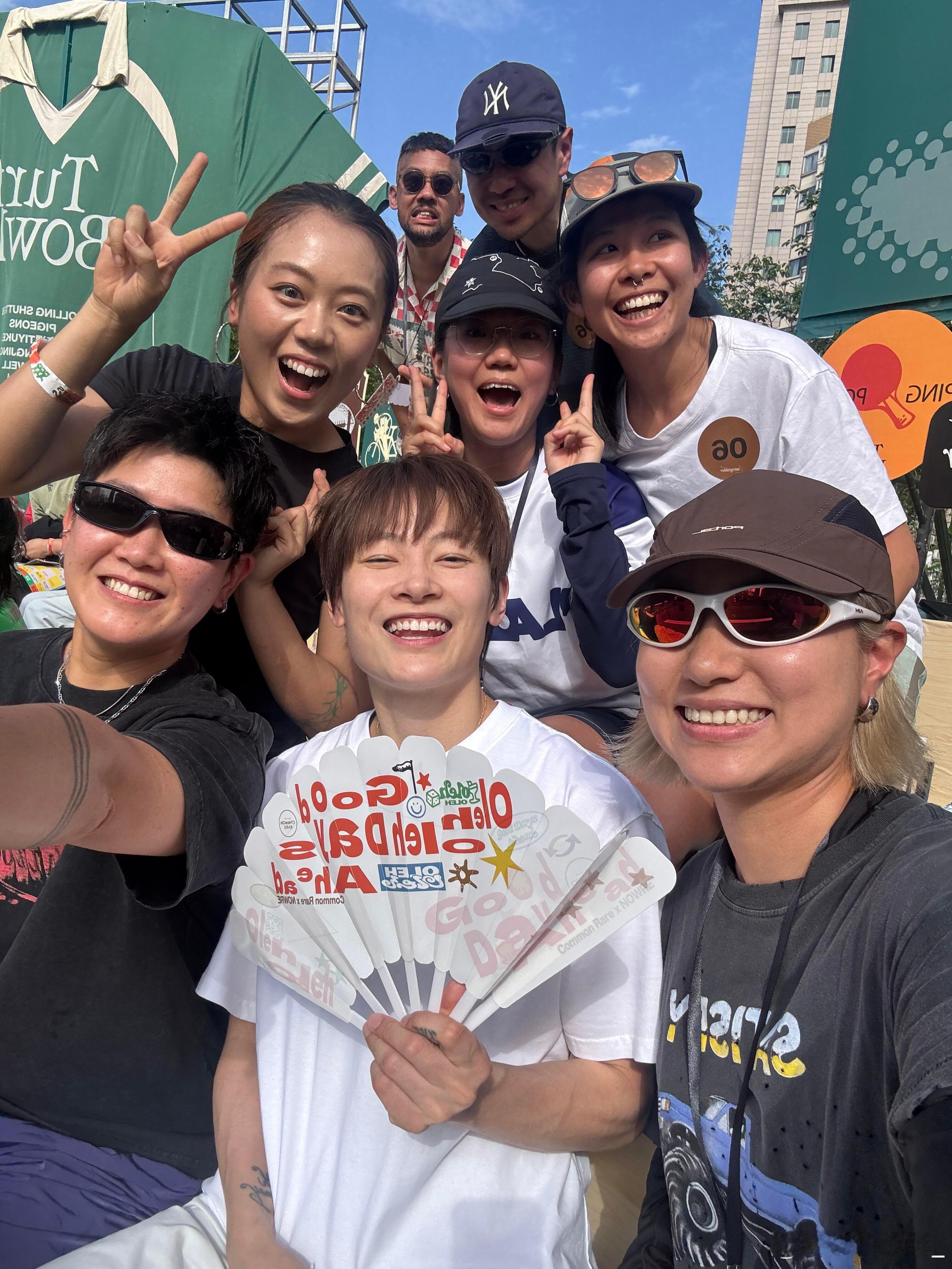 杨力维杨力维 20260418姐姐上海草地碗活动一些合照视频版网页链接图源:xh