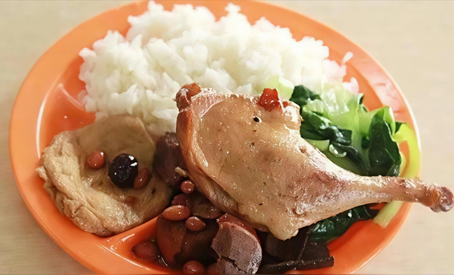 跟你们不爱吃米饭的说不清楚不要说北方人不吃米饭在北方，中午吃米饭的也不少只是早上