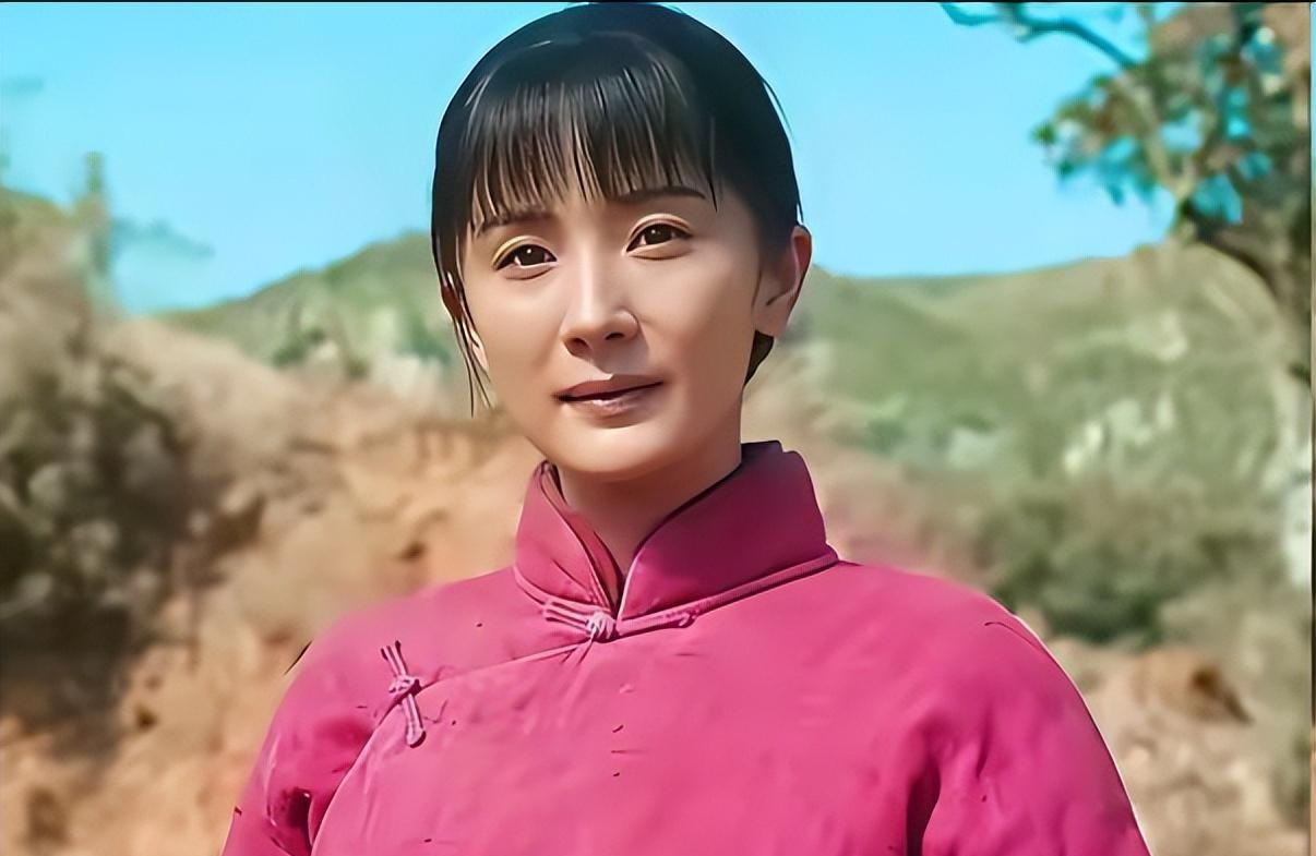 今年白玉兰颁奖礼上，杨幂凭借转型剧《生万物》入围视后，是她时隔十五年再次冲击该奖