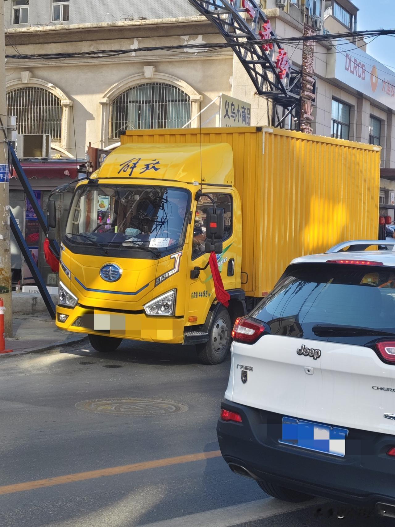 晒图笔记大赛无意中发现的这个车，这跟我小时候坐过的解放大板车一样吗？小时候六一活